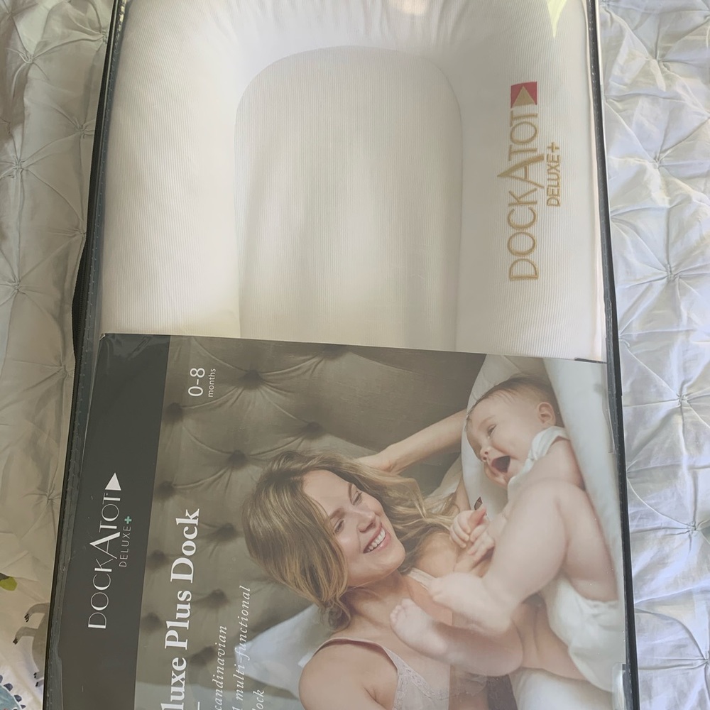 Dockatot deluxe plus dock pristine white